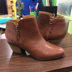 NWOT FRYE Women Ankle Boots